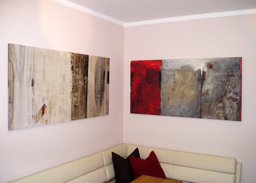 Moderne abstrakte Wandbilder im Wohnzimmer eines Kunden